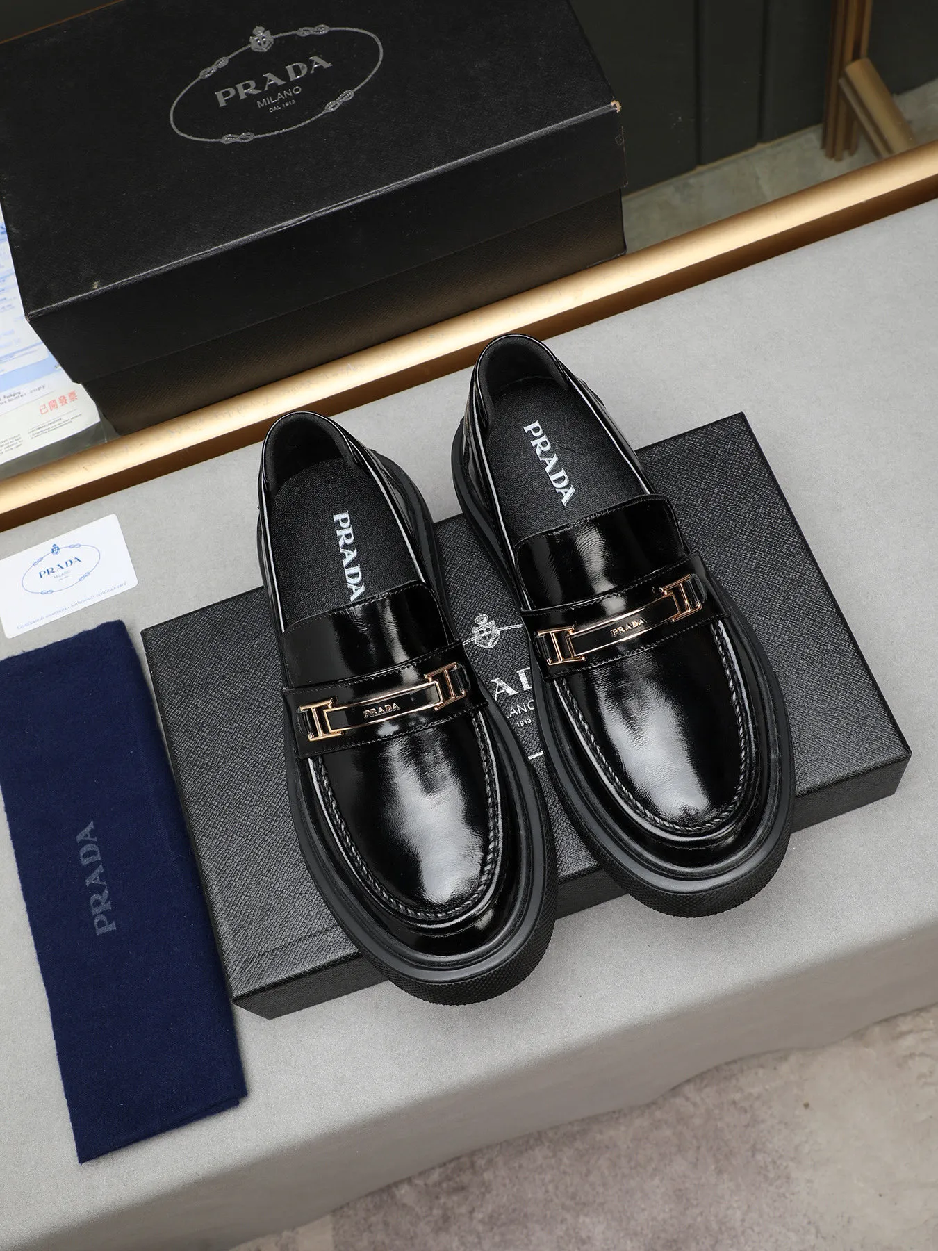Men's Men's Shoes 💰500 Prada/Prada Men's new casual shoes, this upper is made of imported calfskin + sheep lining! The outsole is made of non-slip foam outsole, which feels good on your feet and is a fashionable and stylish item!  Size: 38-44 (45 customized)
